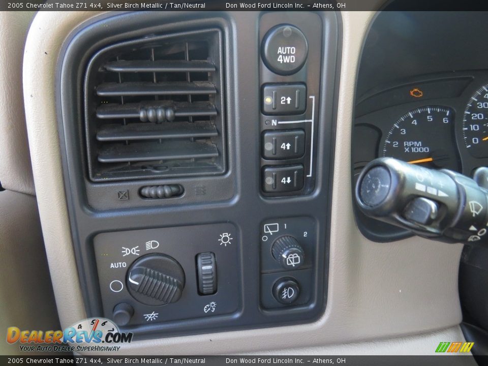 2005 Chevrolet Tahoe Z71 4x4 Silver Birch Metallic / Tan/Neutral Photo #33