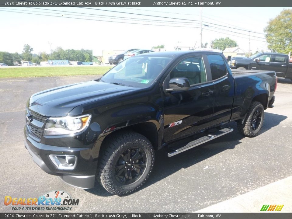 Front 3/4 View of 2020 Chevrolet Colorado Z71 Extended Cab 4x4 Photo #7