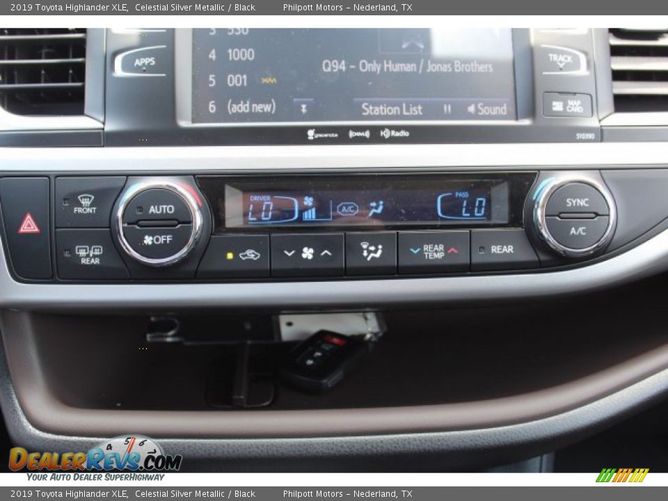 2019 Toyota Highlander XLE Celestial Silver Metallic / Black Photo #17