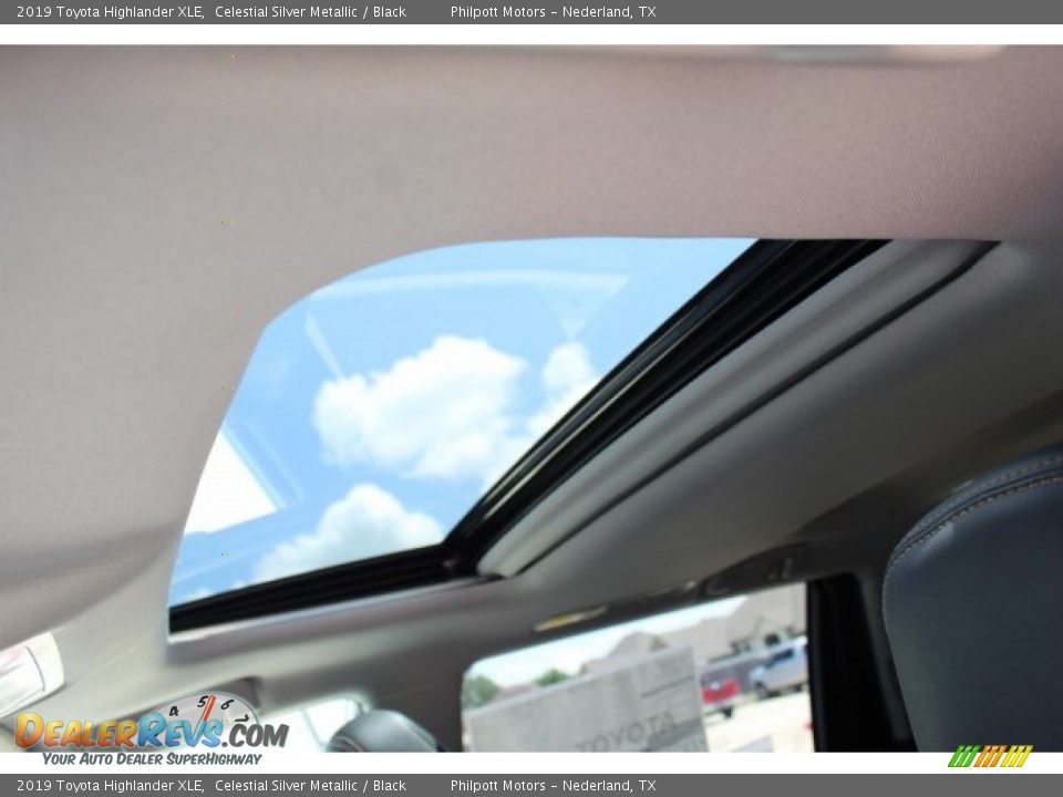 2019 Toyota Highlander XLE Celestial Silver Metallic / Black Photo #27