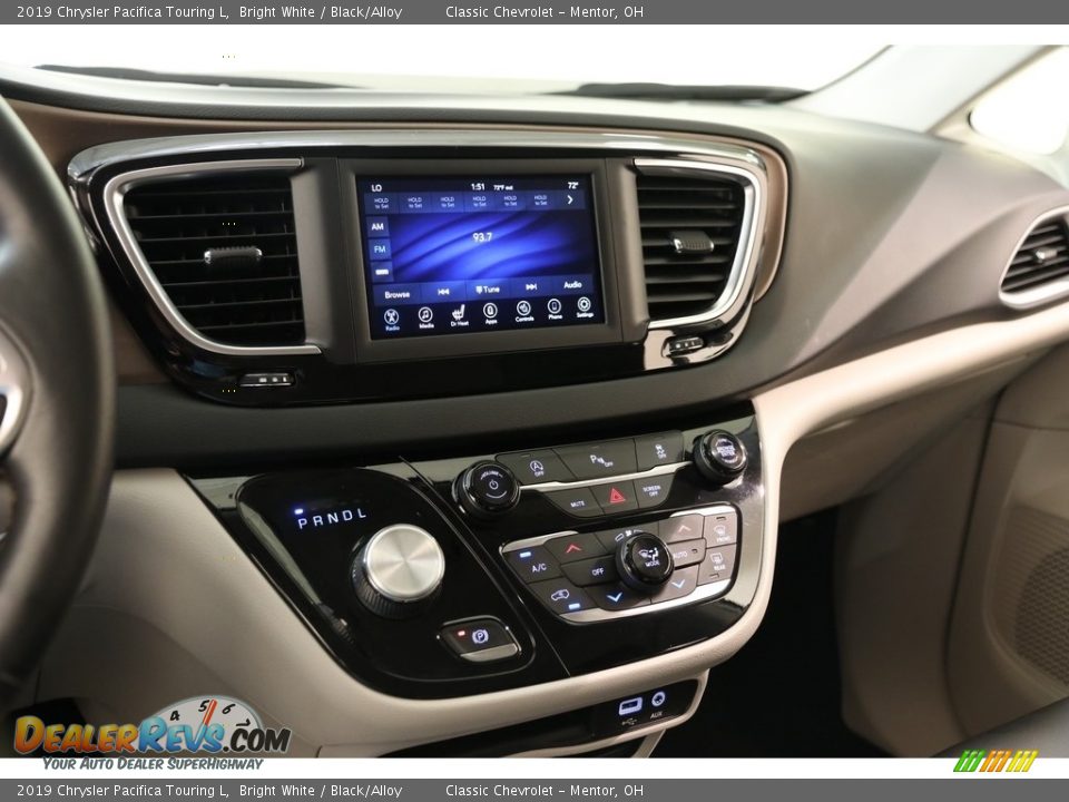 2019 Chrysler Pacifica Touring L Bright White / Black/Alloy Photo #9