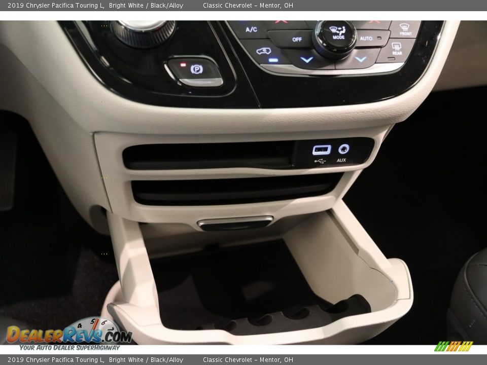 2019 Chrysler Pacifica Touring L Bright White / Black/Alloy Photo #14