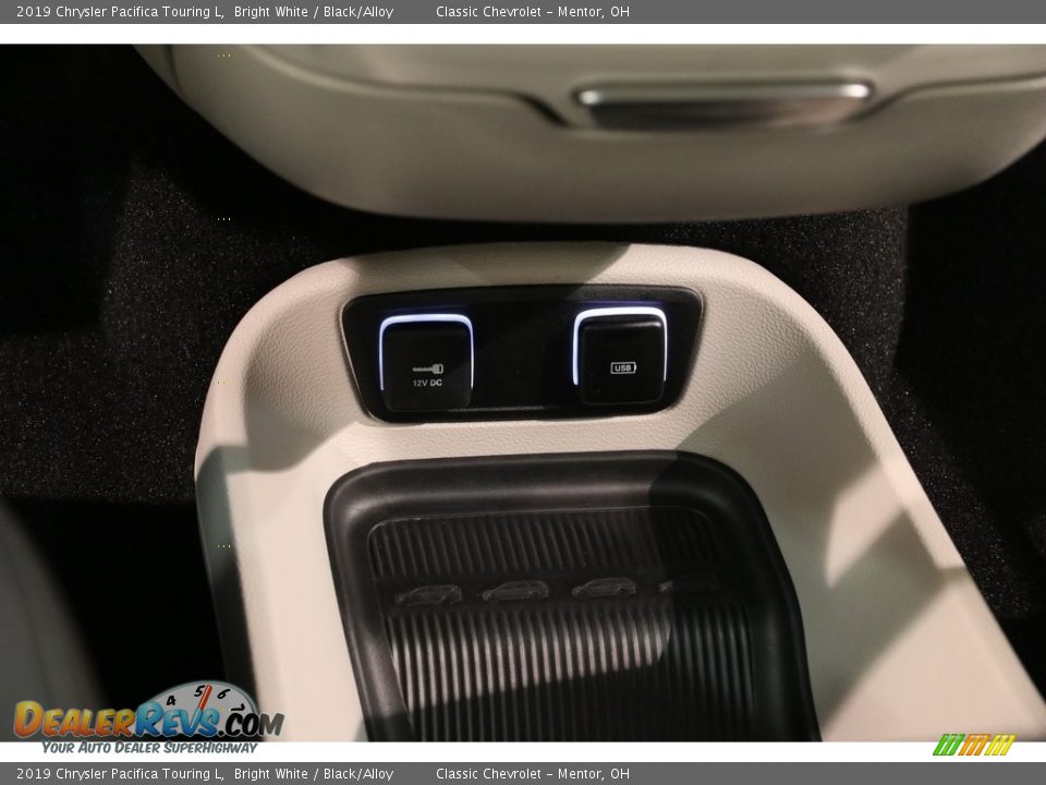 2019 Chrysler Pacifica Touring L Bright White / Black/Alloy Photo #15