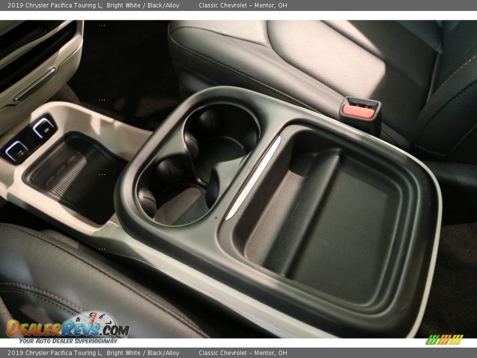 2019 Chrysler Pacifica Touring L Bright White / Black/Alloy Photo #16