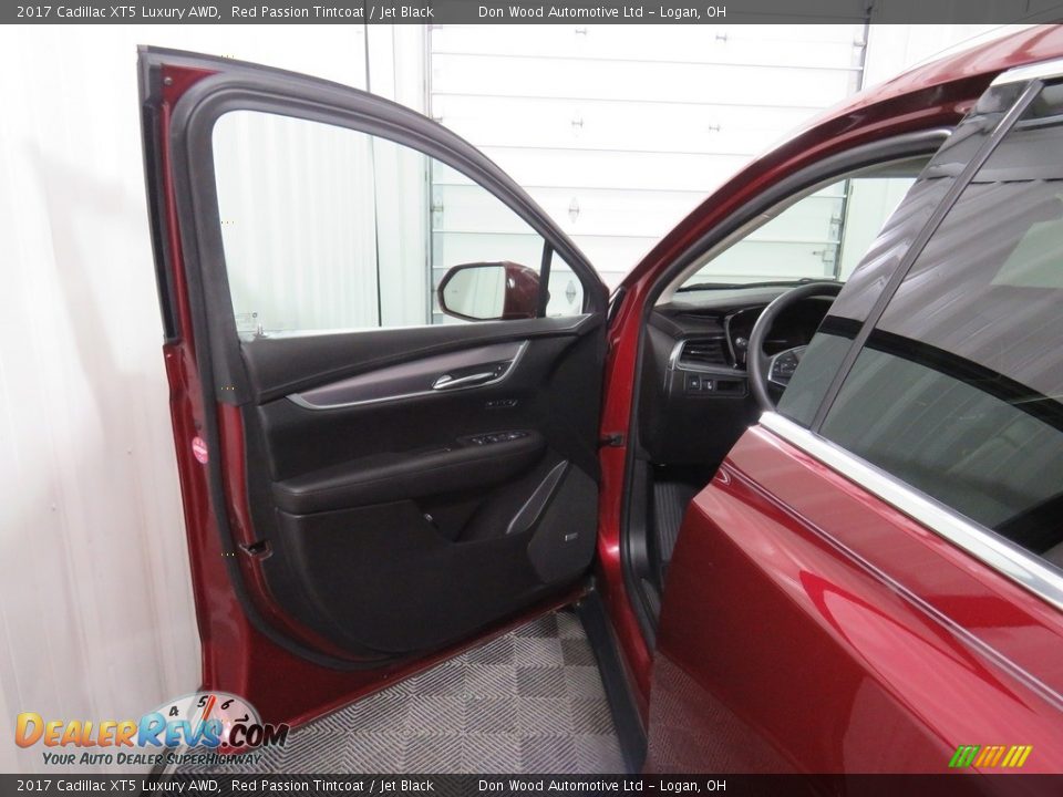 2017 Cadillac XT5 Luxury AWD Red Passion Tintcoat / Jet Black Photo #32
