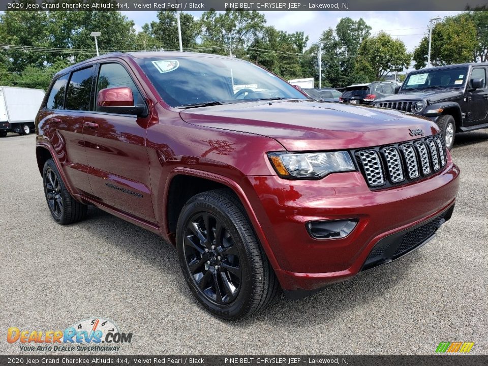 Front 3/4 View of 2020 Jeep Grand Cherokee Altitude 4x4 Photo #1