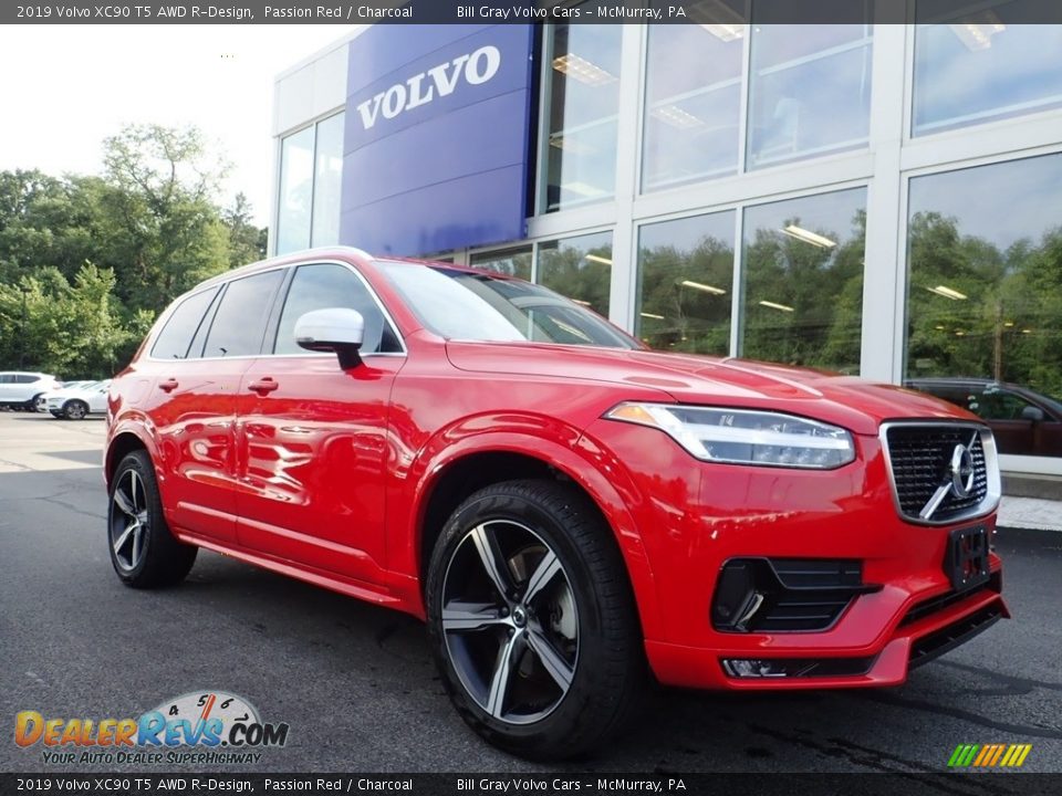Front 3/4 View of 2019 Volvo XC90 T5 AWD R-Design Photo #1