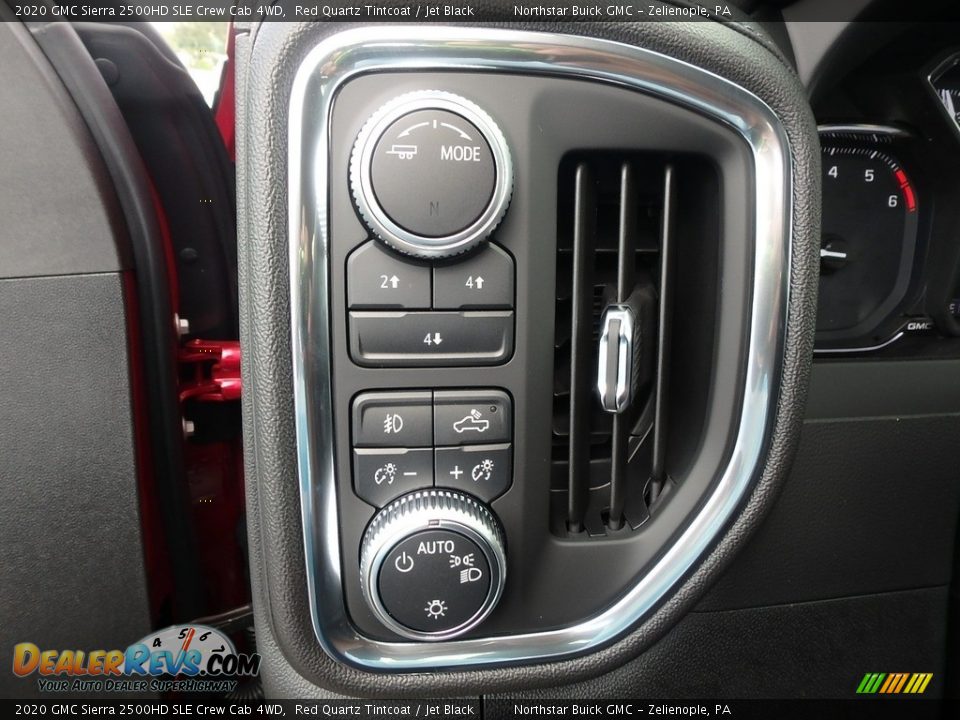 Controls of 2020 GMC Sierra 2500HD SLE Crew Cab 4WD Photo #12