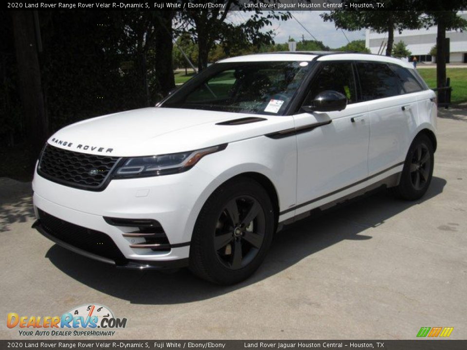 Front 3/4 View of 2020 Land Rover Range Rover Velar R-Dynamic S Photo #11