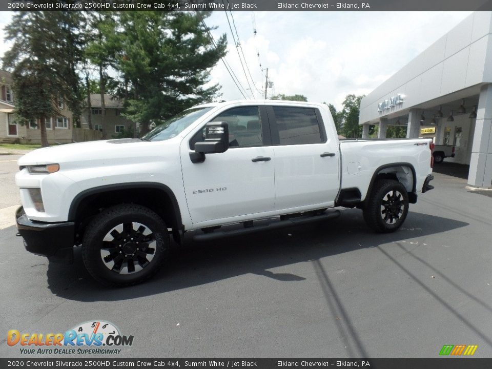 Front 3/4 View of 2020 Chevrolet Silverado 2500HD Custom Crew Cab 4x4 Photo #6
