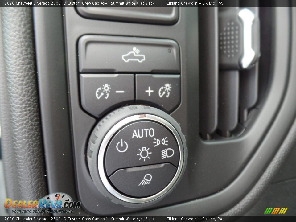 Controls of 2020 Chevrolet Silverado 2500HD Custom Crew Cab 4x4 Photo #25