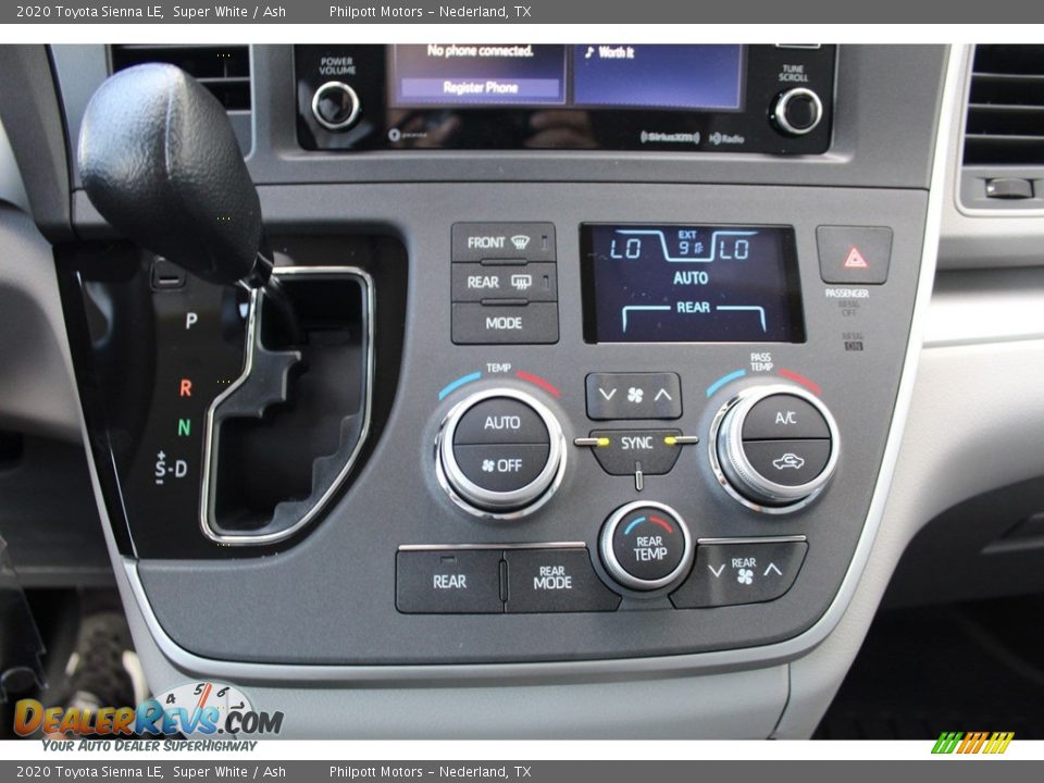 2020 Toyota Sienna LE Super White / Ash Photo #17