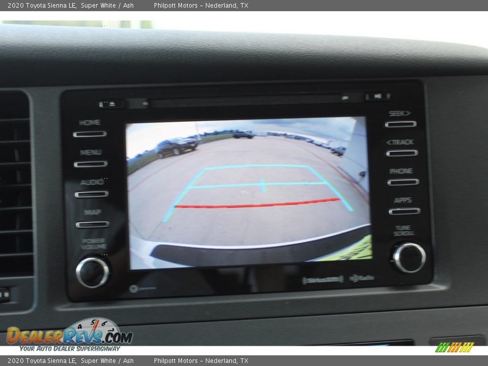 2020 Toyota Sienna LE Super White / Ash Photo #18