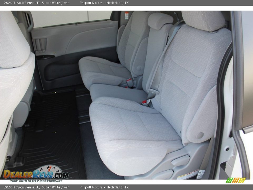 2020 Toyota Sienna LE Super White / Ash Photo #19