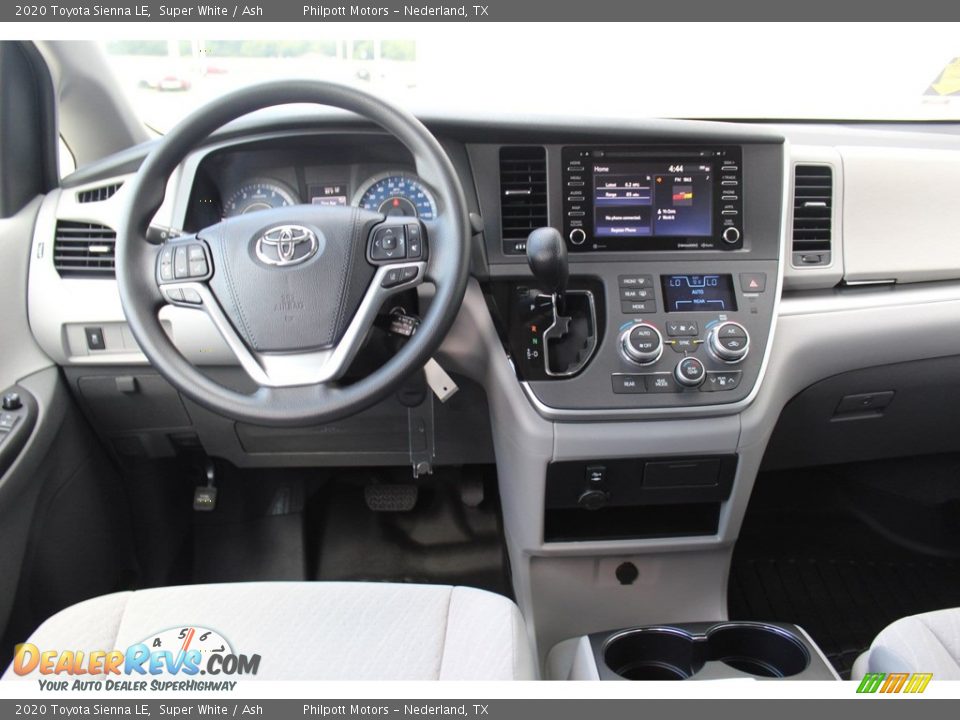 2020 Toyota Sienna LE Super White / Ash Photo #20
