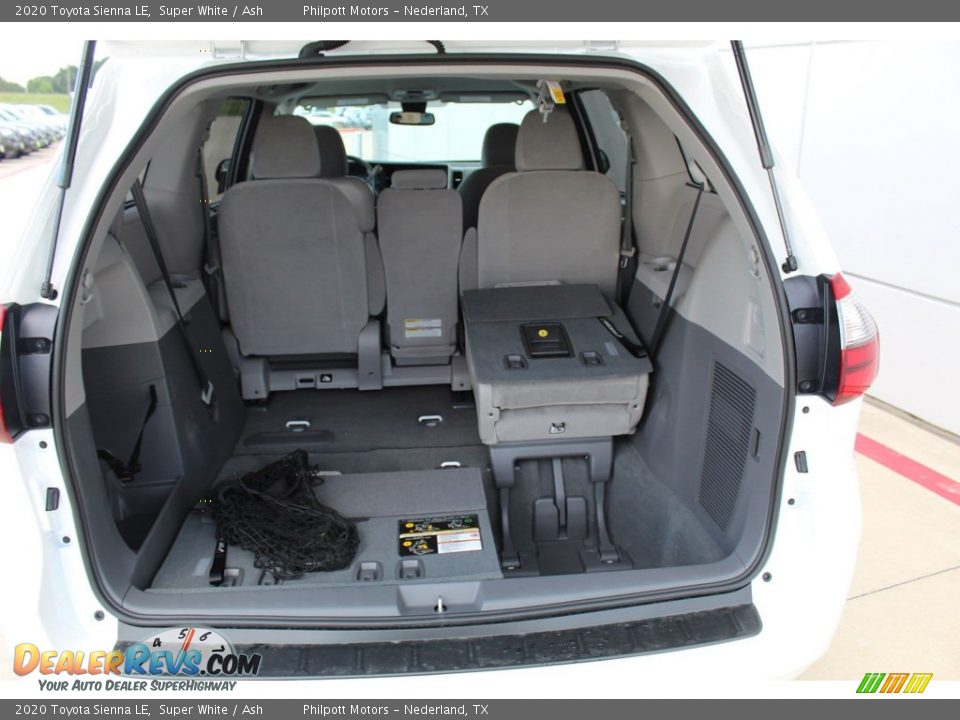 2020 Toyota Sienna LE Super White / Ash Photo #22
