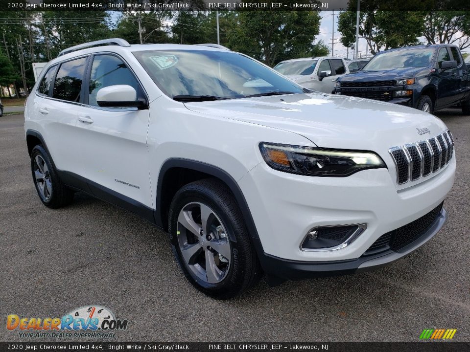 Front 3/4 View of 2020 Jeep Cherokee Limited 4x4 Photo #1