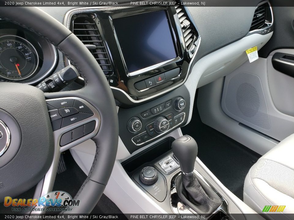 Controls of 2020 Jeep Cherokee Limited 4x4 Photo #10