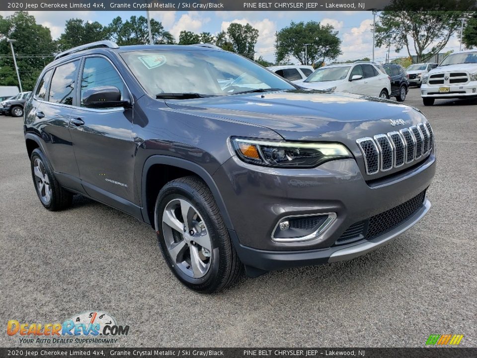 Front 3/4 View of 2020 Jeep Cherokee Limited 4x4 Photo #1
