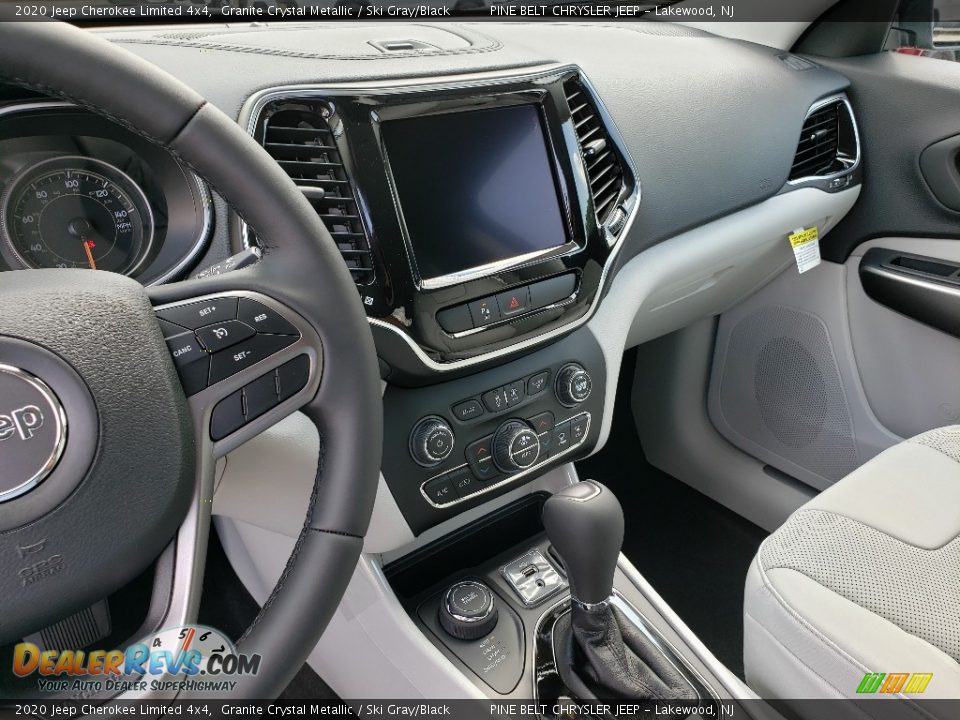 Controls of 2020 Jeep Cherokee Limited 4x4 Photo #10