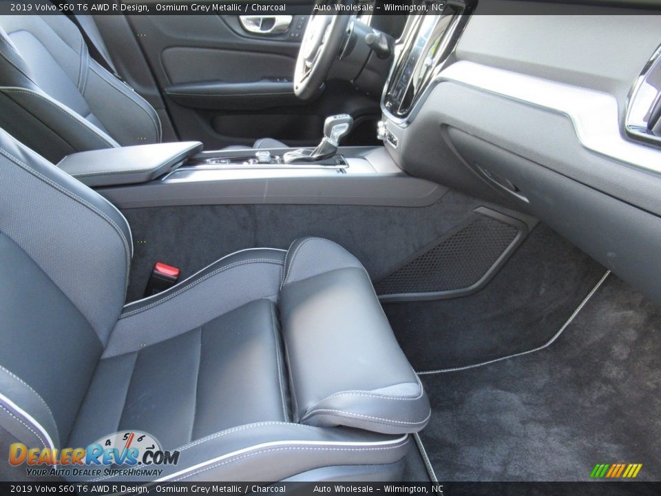 Front Seat of 2019 Volvo S60 T6 AWD R Design Photo #11