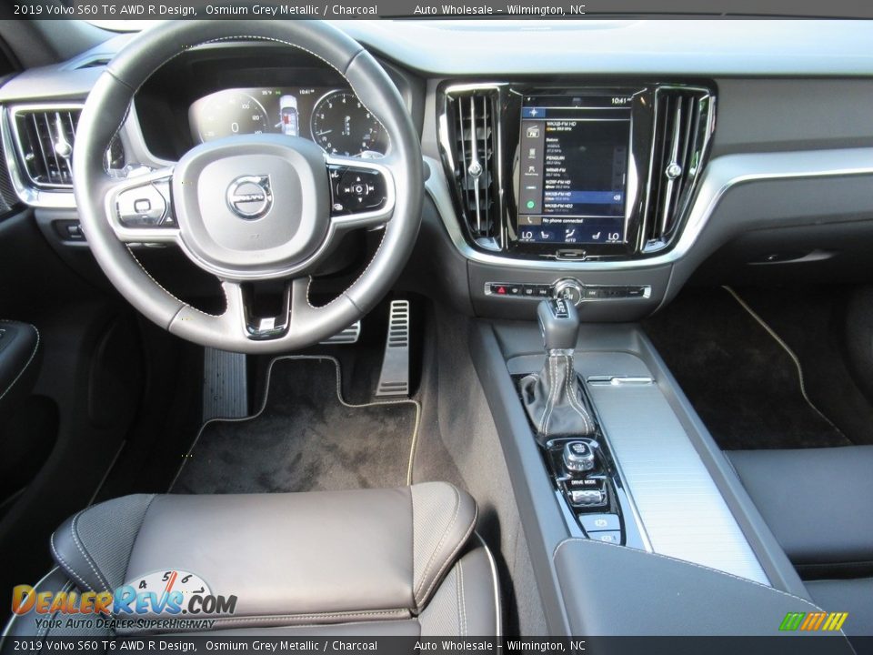 Dashboard of 2019 Volvo S60 T6 AWD R Design Photo #14