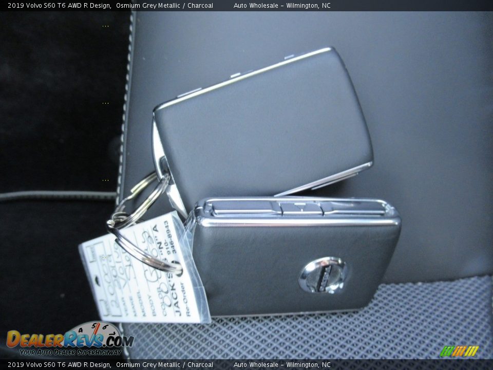 Keys of 2019 Volvo S60 T6 AWD R Design Photo #20