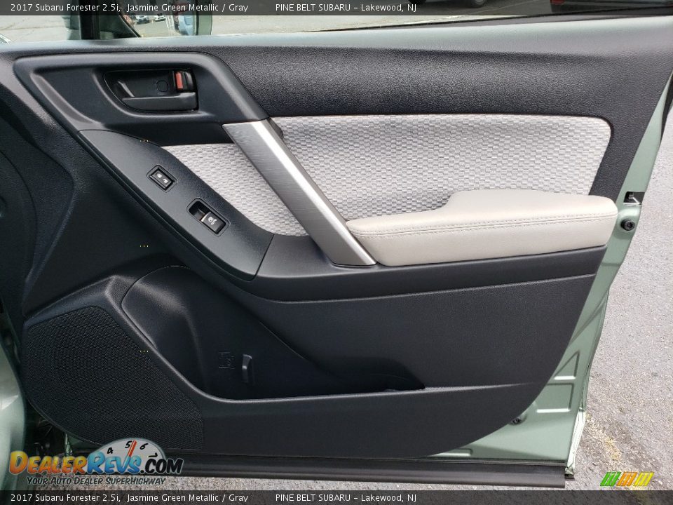 2017 Subaru Forester 2.5i Jasmine Green Metallic / Gray Photo #10