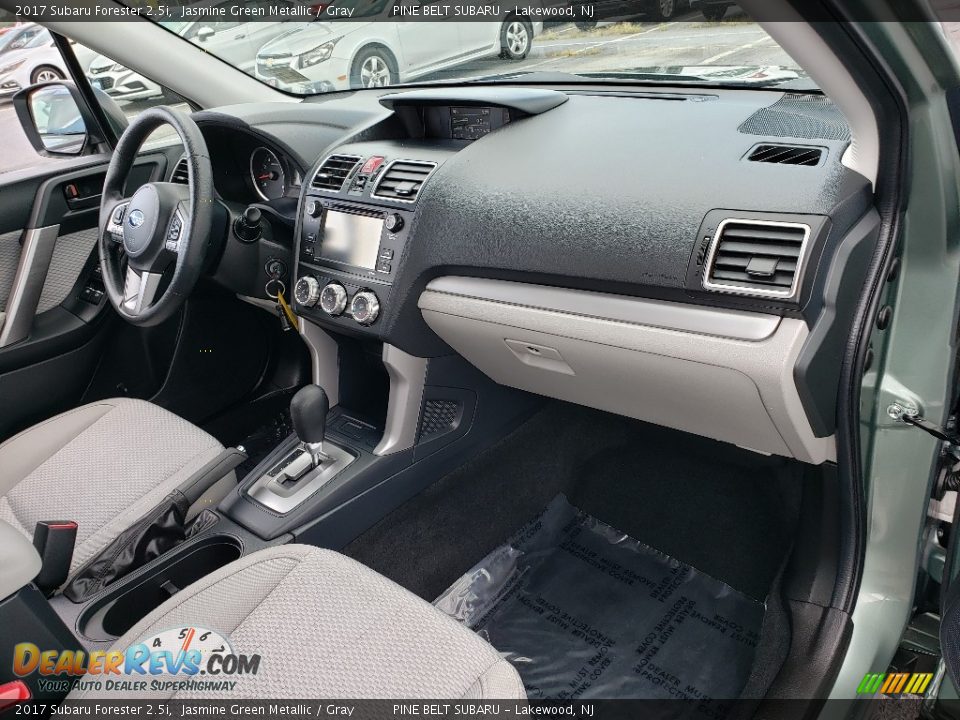 2017 Subaru Forester 2.5i Jasmine Green Metallic / Gray Photo #11