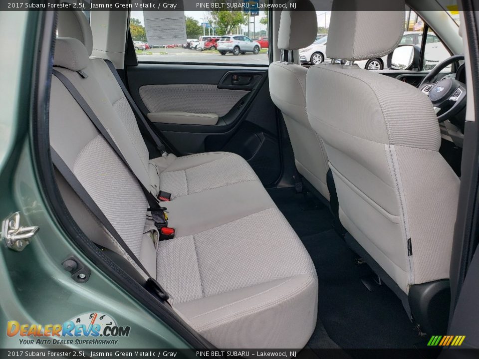 2017 Subaru Forester 2.5i Jasmine Green Metallic / Gray Photo #17