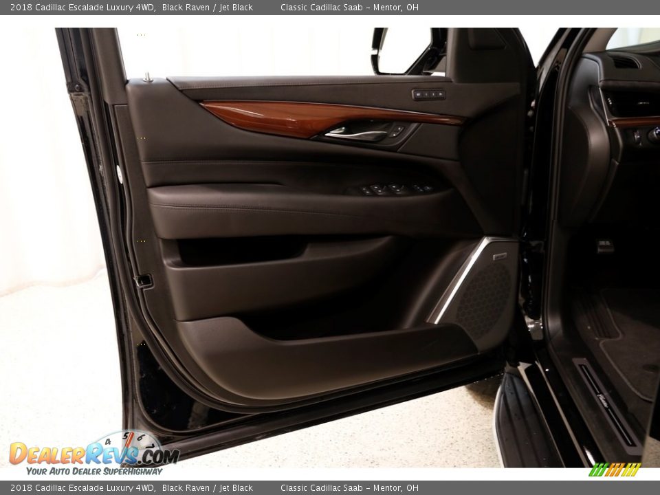 2018 Cadillac Escalade Luxury 4WD Black Raven / Jet Black Photo #4