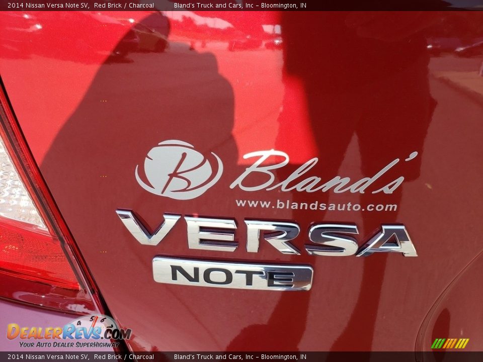 2014 Nissan Versa Note SV Red Brick / Charcoal Photo #24