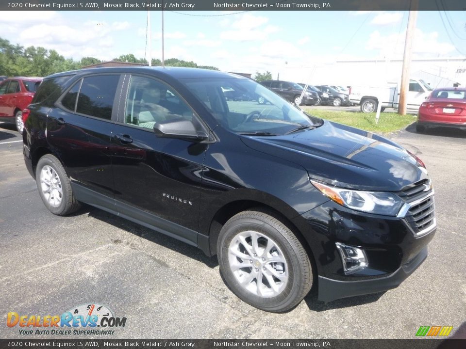 Front 3/4 View of 2020 Chevrolet Equinox LS AWD Photo #7