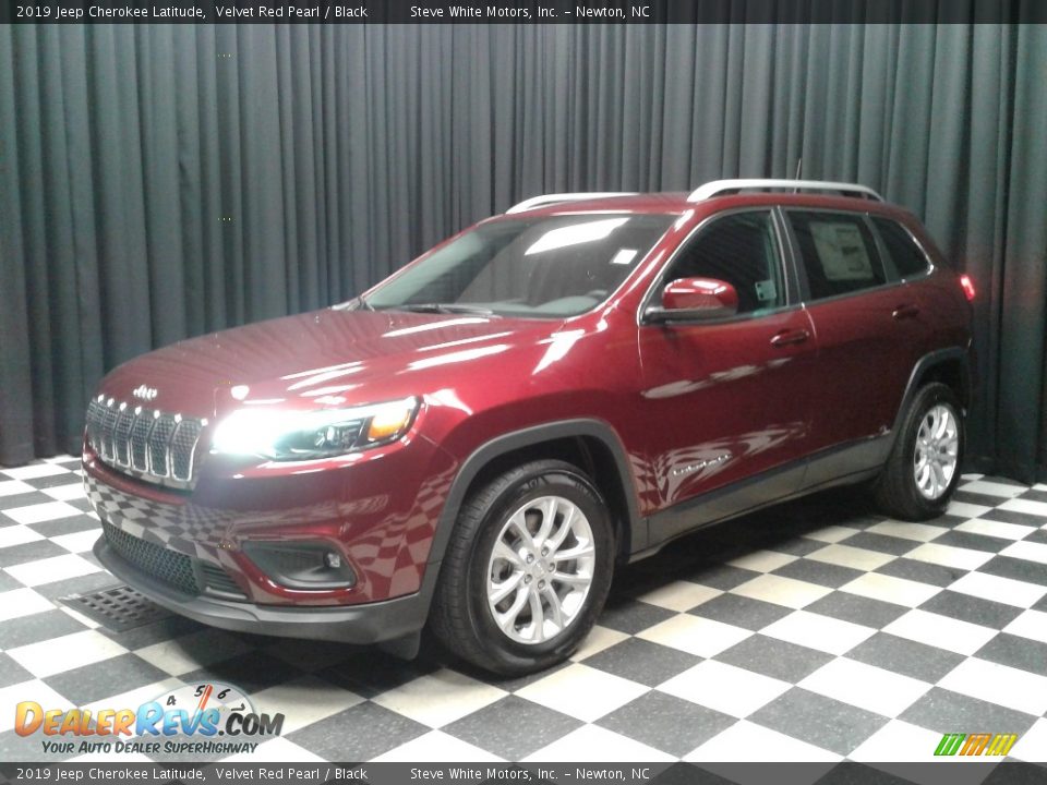 2019 Jeep Cherokee Latitude Velvet Red Pearl / Black Photo #2