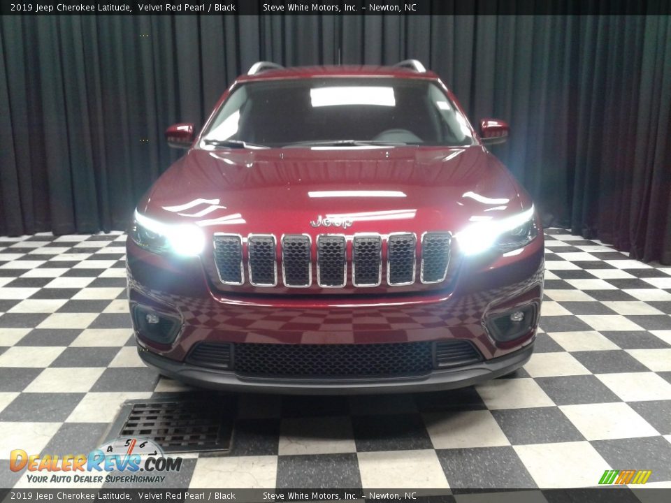 2019 Jeep Cherokee Latitude Velvet Red Pearl / Black Photo #3