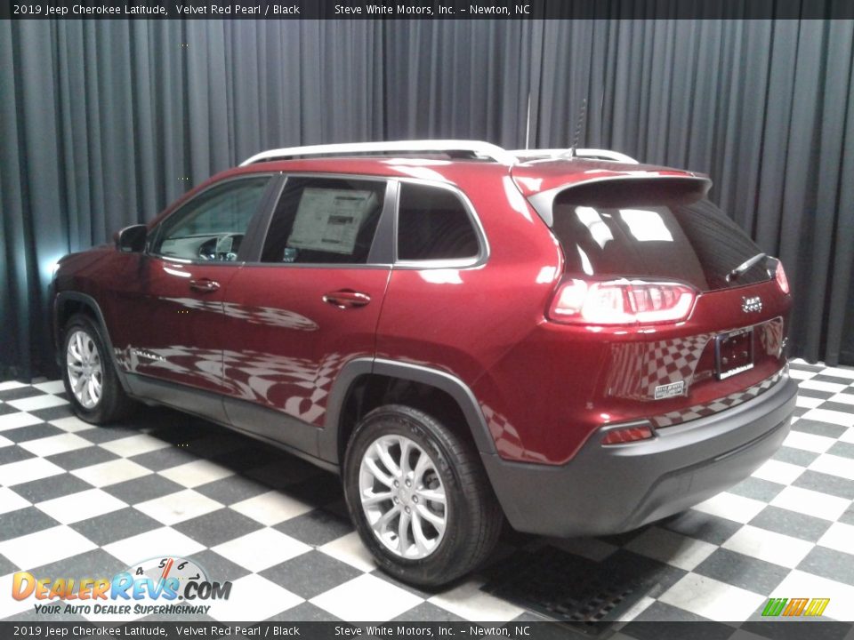 2019 Jeep Cherokee Latitude Velvet Red Pearl / Black Photo #8