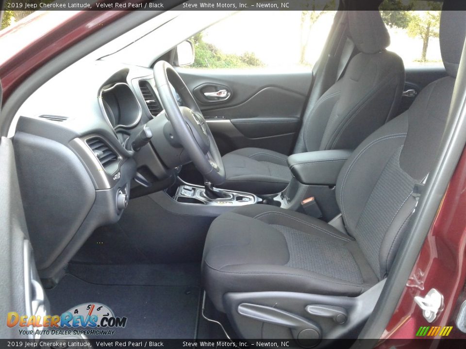 2019 Jeep Cherokee Latitude Velvet Red Pearl / Black Photo #10