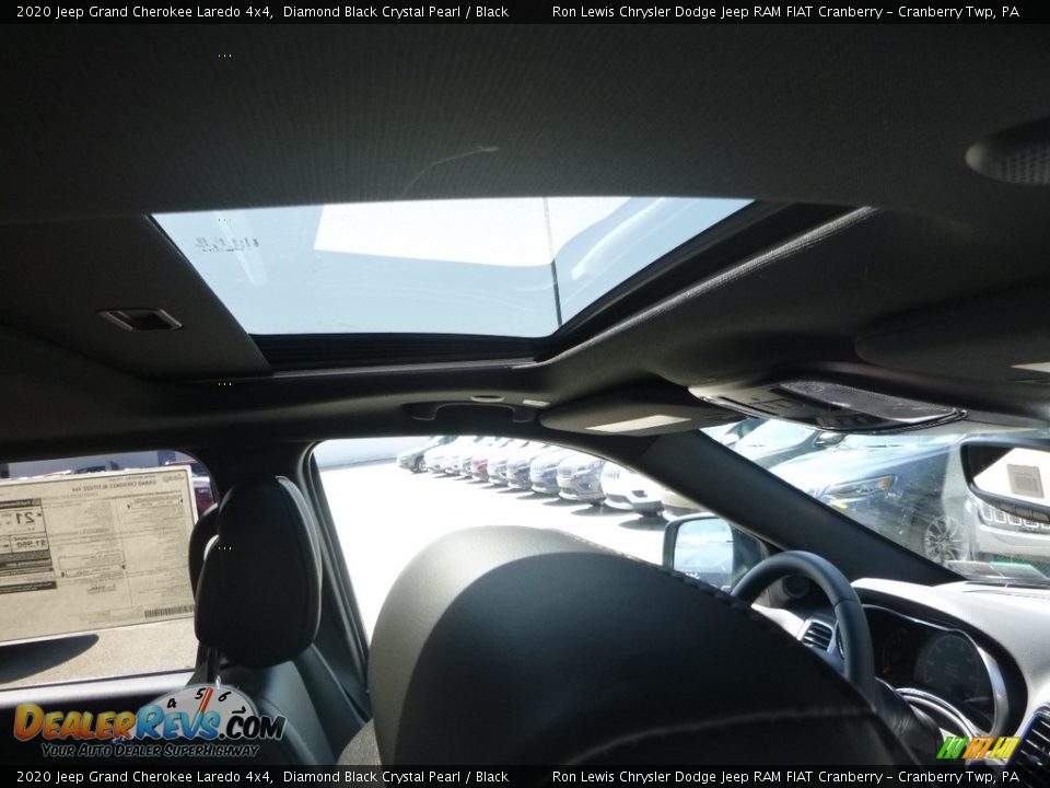 2020 Jeep Grand Cherokee Laredo 4x4 Diamond Black Crystal Pearl / Black Photo #12