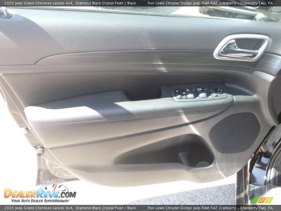 2020 Jeep Grand Cherokee Laredo 4x4 Diamond Black Crystal Pearl / Black Photo #15