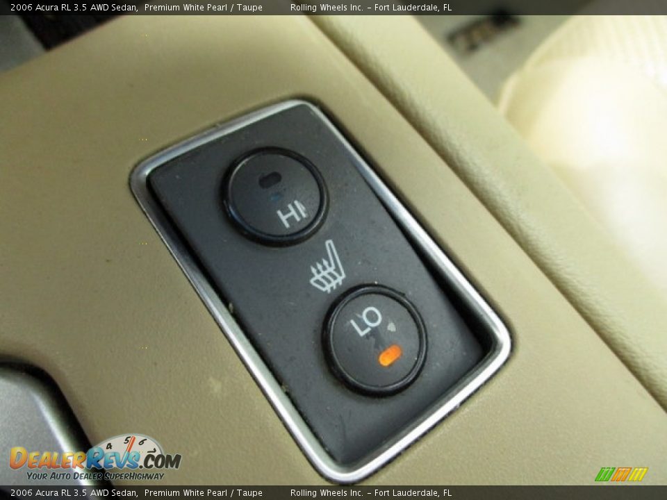 2006 Acura RL 3.5 AWD Sedan Premium White Pearl / Taupe Photo #2