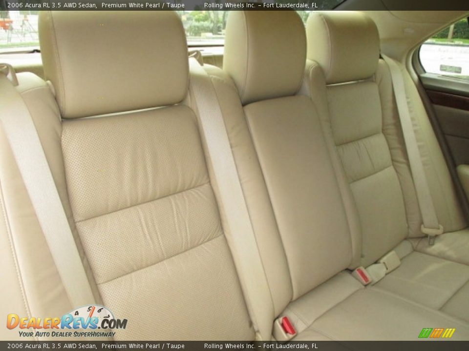 2006 Acura RL 3.5 AWD Sedan Premium White Pearl / Taupe Photo #10