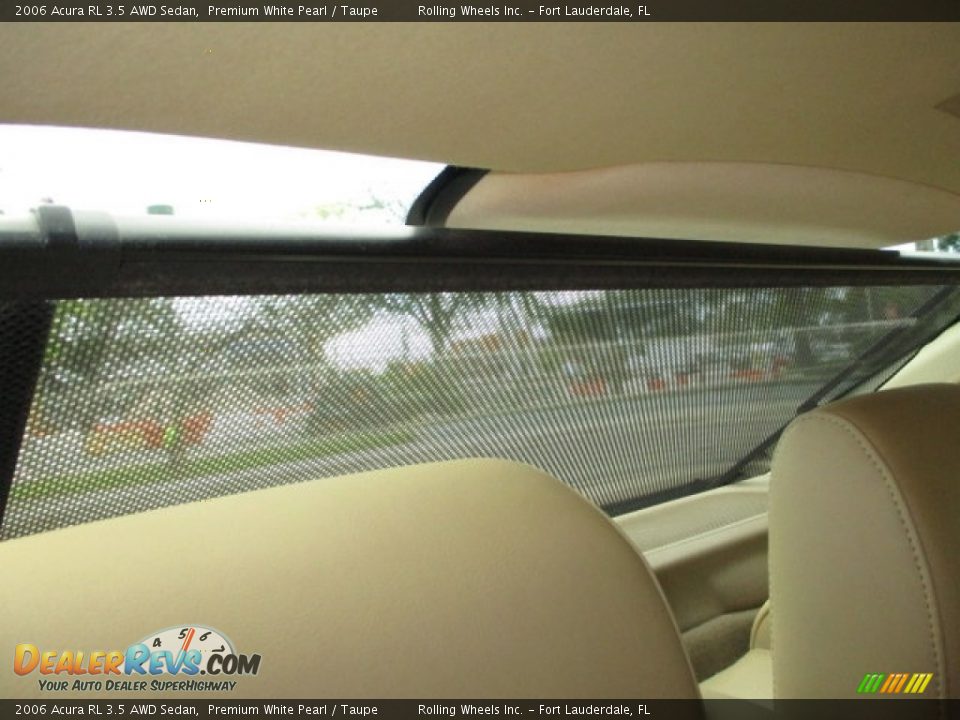 2006 Acura RL 3.5 AWD Sedan Premium White Pearl / Taupe Photo #17