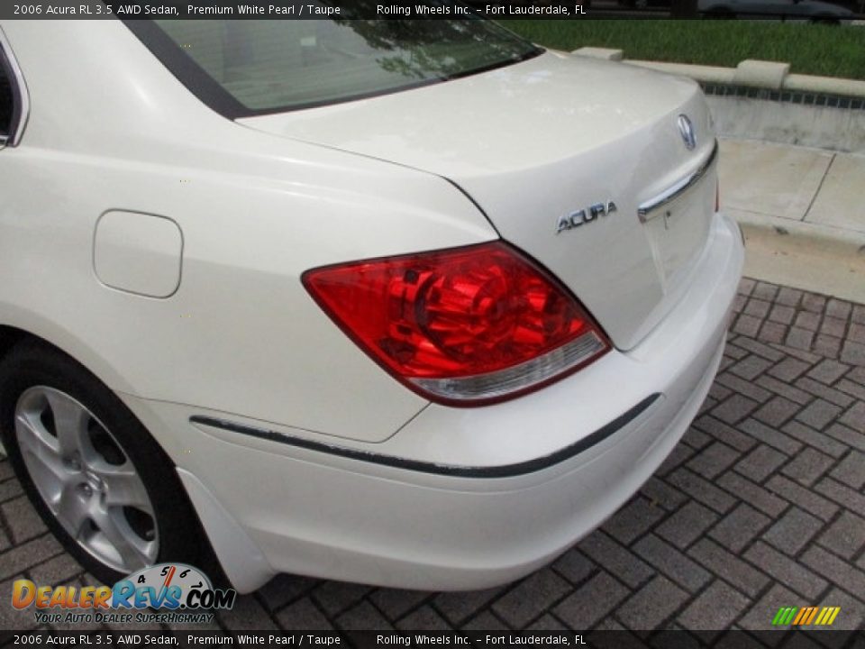 2006 Acura RL 3.5 AWD Sedan Premium White Pearl / Taupe Photo #18