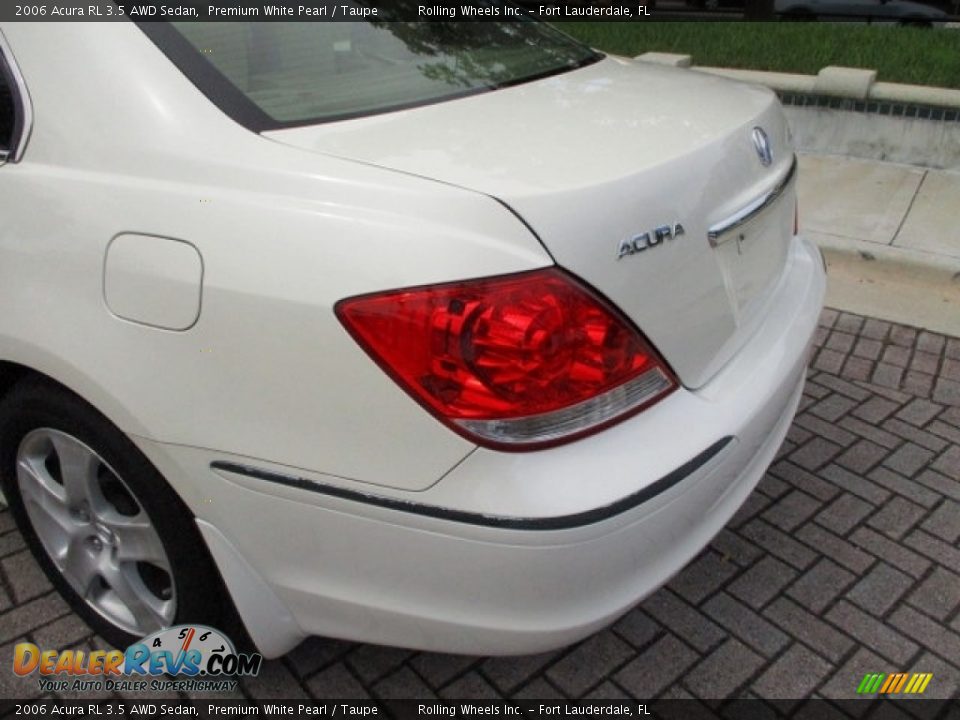 2006 Acura RL 3.5 AWD Sedan Premium White Pearl / Taupe Photo #18