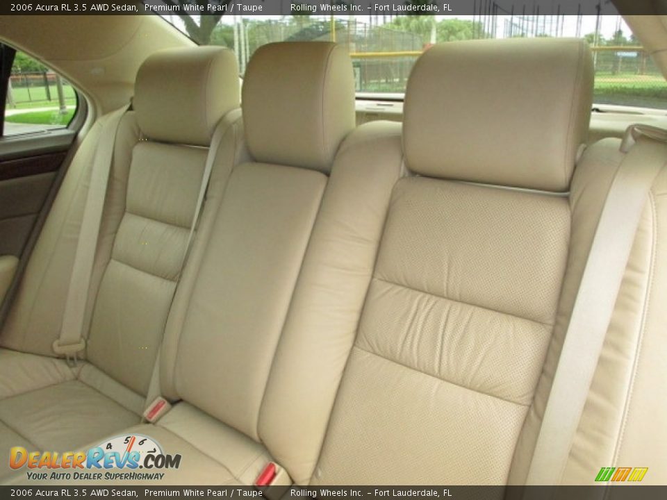2006 Acura RL 3.5 AWD Sedan Premium White Pearl / Taupe Photo #23