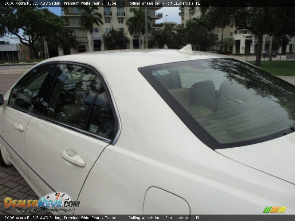 2006 Acura RL 3.5 AWD Sedan Premium White Pearl / Taupe Photo #24