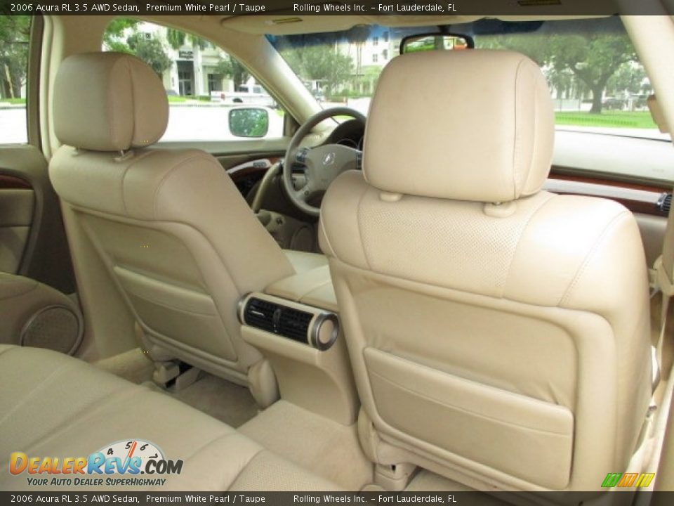 2006 Acura RL 3.5 AWD Sedan Premium White Pearl / Taupe Photo #25