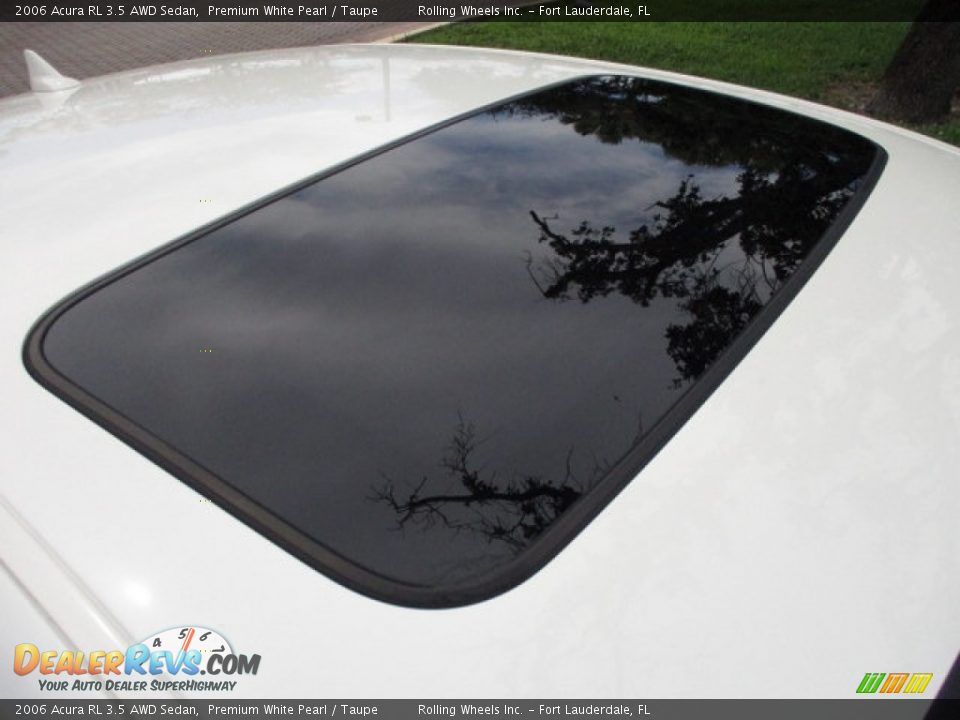 2006 Acura RL 3.5 AWD Sedan Premium White Pearl / Taupe Photo #27
