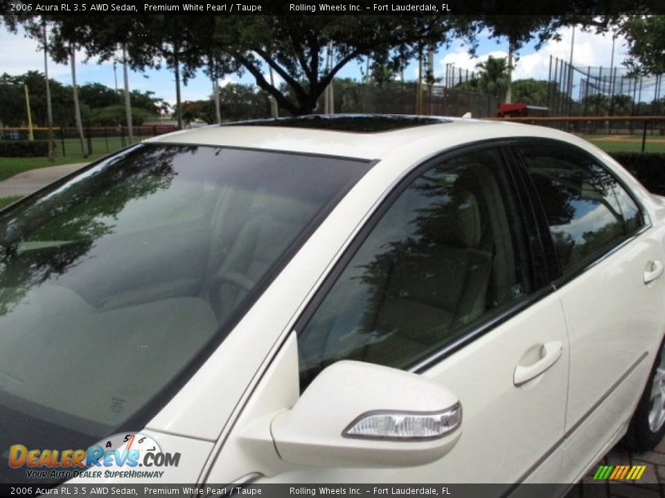 2006 Acura RL 3.5 AWD Sedan Premium White Pearl / Taupe Photo #29