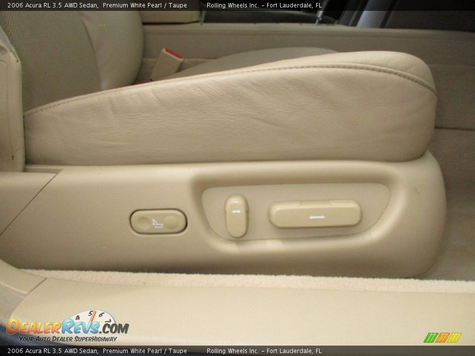 2006 Acura RL 3.5 AWD Sedan Premium White Pearl / Taupe Photo #30